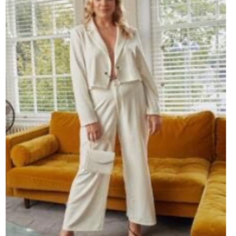 Elegant Women's Suit in White